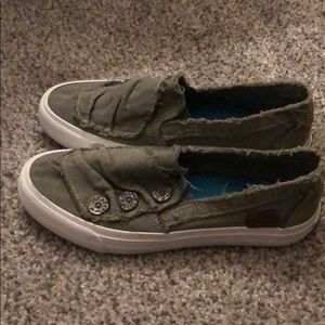 Blow fish slip on fashionable shoes